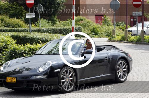 Amstelveen Amsterdam 19 juni 2012
Ruud Gullit en Estelle Cruijff gaan naar de diploma uitreiking van hun zoon op de internationale School Amsterdam. Ruud komt met zijn porsche cabrio.
Peter Smulders bv