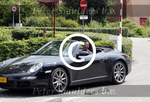 Amstelveen Amsterdam 19 juni 2012
Ruud Gullit en Estelle Cruijff gaan naar de diploma uitreiking van hun zoon op de internationale School Amsterdam. Ruud komt met zijn porsche cabrio.
Peter Smulders bv