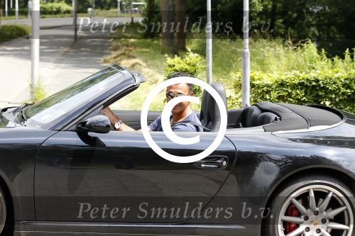 Amstelveen Amsterdam 19 juni 2012
Ruud Gullit en Estelle Cruijff gaan naar de diploma uitreiking van hun zoon op de internationale School Amsterdam. Ruud komt met zijn porsche cabrio.
Peter Smulders bv