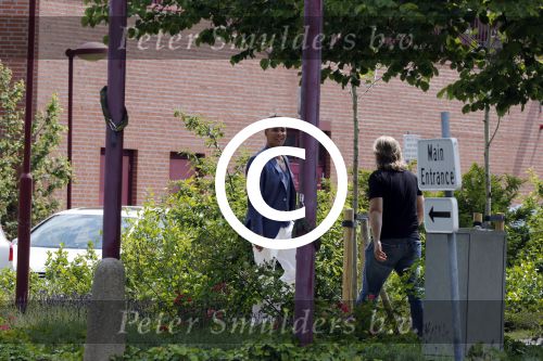 Amstelveen Amsterdam 19 juni 2012
Ruud Gullit en Estelle Cruijff gaan naar de diploma uitreiking van hun zoon op de internationale School Amsterdam. Ruud komt met zijn porsche cabrio.
Peter Smulders bv