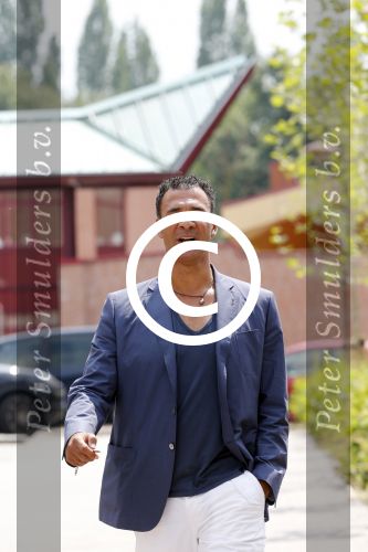 Amstelveen Amsterdam 19 juni 2012
Ruud Gullit en Estelle Cruijff gaan naar de diploma uitreiking van hun zoon op de internationale School Amsterdam. Ruud komt met zijn porsche cabrio.
Peter Smulders bv