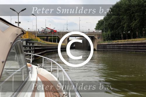 Maasbracht, 10 Juli 2012
De sluizen hebben met 11,85 meter het grootste verval van alle sluizen in Nederland en hebben vanwege dat verval drijvende bolders. Het complex omvat drie sluizen met identieke schutkolken, met een lengte van 142,00 meter en een breedte van 16,00 meter