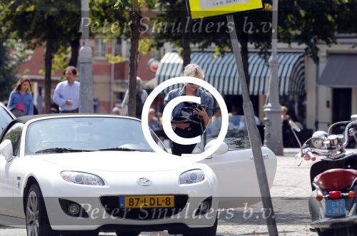 Amsterdam 9 augustus 2012
Stacey Rookhuizen met haar cabrio in amsterdam.
Peter Smulders bv