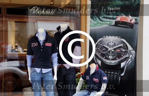 Amsterdam 6 juli 2012
Auto (porsche spyder) en kleding state of art bij chopard winkel op de pc hooftstraat.
Peter Smulders bv