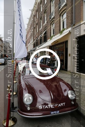 Amsterdam 6 juli 2012
Auto (porsche spyder) en kleding state of art bij chopard winkel op de pc hooftstraat.
Peter Smulders bv