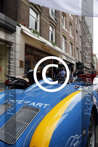 Amsterdam 6 juli 2012
Auto (porsche spyder) en kleding state of art bij chopard winkel op de pc hooftstraat.
Peter Smulders bv