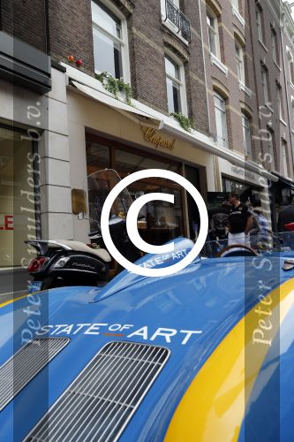 Amsterdam 6 juli 2012
Auto (porsche spyder) en kleding state of art bij chopard winkel op de pc hooftstraat.
Peter Smulders bv