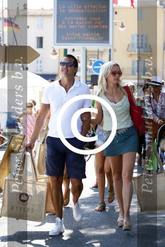 St Tropez 4 augustus 2012
Feestje van Michiel Mol voor zijn 43e verjaardag. Aanwezig oa Harrie Mens met zijn dochters Noor Suze Marloes en Sarah. Ook de ouders van Michiel Jan en ... zijn aanwezig . Suze met haar vriend Emiel de Sevren
Peter Smulders bv