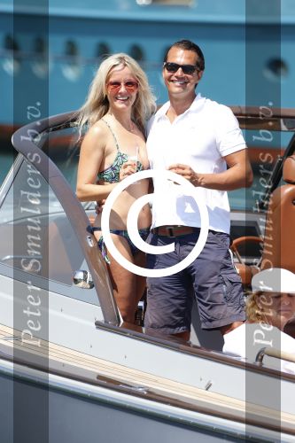St Tropez 4 augustus 2012
Feestje van Michiel Mol voor zijn 43e verjaardag. Aanwezig oa Harrie Mens met zijn dochters Noor Suze Marloes en Sarah. Ook de ouders van Michiel Jan en ... zijn aanwezig . Suze met haar vriend Emiel de Sevren
Peter Smulders bv