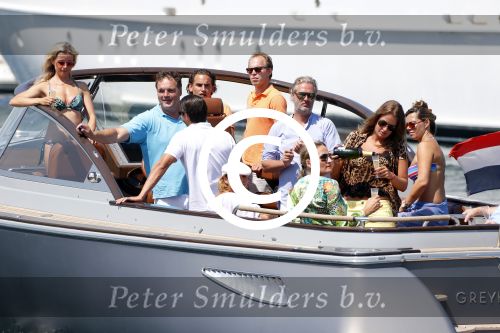 St Tropez 4 augustus 2012
Feestje van Michiel Mol voor zijn 43e verjaardag. Aanwezig oa Harrie Mens met zijn dochters Noor Suze Marloes en Sarah. Ook de ouders van Michiel Jan en ... zijn aanwezig . 
Peter Smulders bv