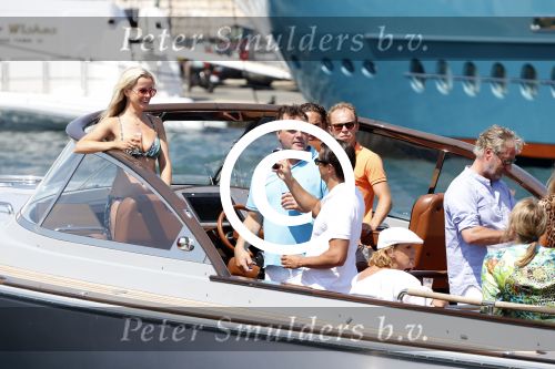 St Tropez 4 augustus 2012
Feestje van Michiel Mol voor zijn 43e verjaardag. Aanwezig oa Harrie Mens met zijn dochters Noor Suze Marloes en Sarah. Ook de ouders van Michiel Jan en ... zijn aanwezig . 
Peter Smulders bv