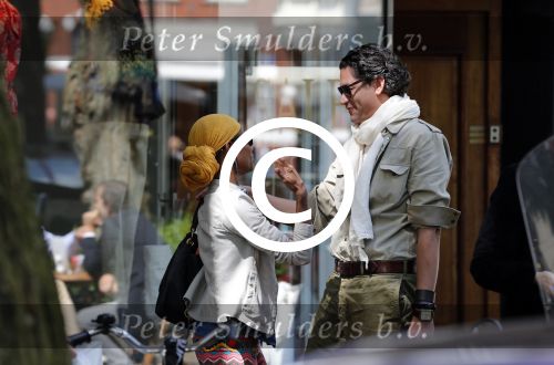 Amsterdam 20 juli 2012
Sylvana Simons met een kennis op de cornelis schuytstraat.
Peter Smulders bv