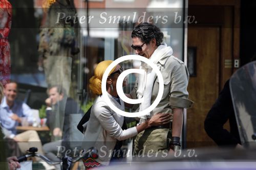 Amsterdam 20 juli 2012
Sylvana Simons met een kennis op de cornelis schuytstraat.
Peter Smulders bv