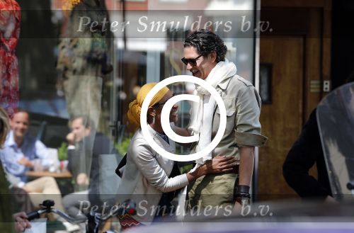 Amsterdam 20 juli 2012
Sylvana Simons met een kennis op de cornelis schuytstraat.
Peter Smulders bv