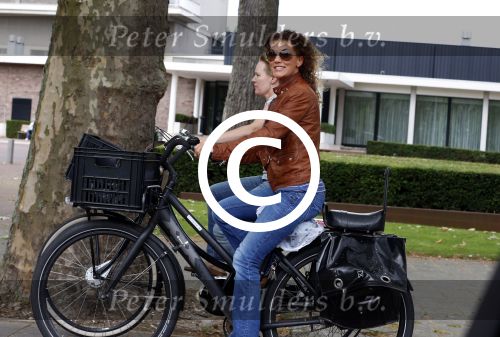 Amsterdam 6 juli 2012
Tatum Dagelet op de fiets .
Peter Smulders bv