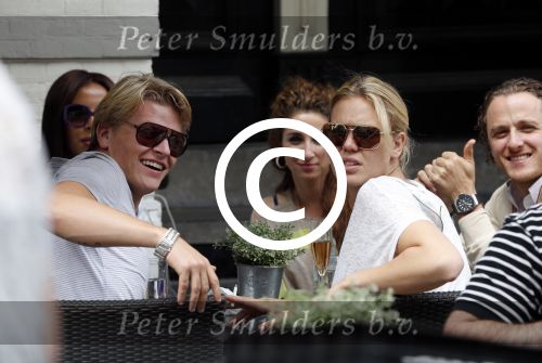 Amsterdam 20 juni 2012
Thomas Berge met Myrthe Mylius op de pc hooftstraat.
Peter Smulders bv