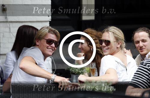 Amsterdam 20 juni 2012
Thomas Berge met Myrthe Mylius op de pc hooftstraat.
Peter Smulders bv