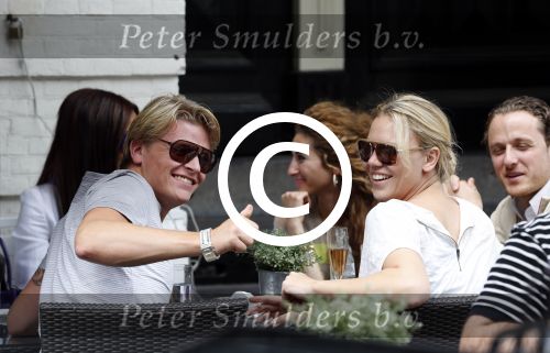 Amsterdam 20 juni 2012
Thomas Berge met Myrthe Mylius op de pc hooftstraat.
Peter Smulders bv