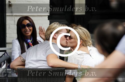 Amsterdam 20 juni 2012
Thomas Berge met Myrthe Mylius op de pc hooftstraat.
Peter Smulders bv