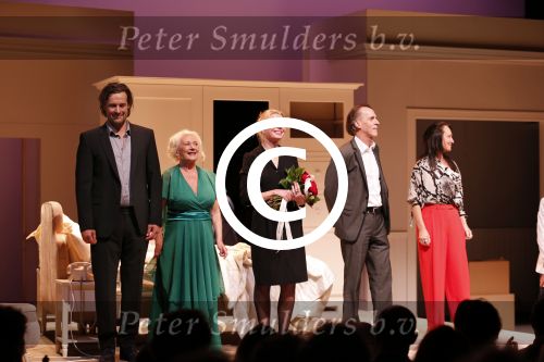 Amsterdam 17 juni 2012
Premiere het geheugen van water in het nieuwe de la mar.Tjitske Reidinga Anneke Blok Pauline Greidanus Rick Nicolet Vincent Croiset en Michiel Nooter
Peter Smulders bv