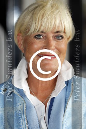 Muiden 11 jjuni 201Angela Groothuizen ontvangt prijs uit handen van Katja Schuurman voor haar inzet in mamacash. Vivian Boelen
Peter Smulders bv