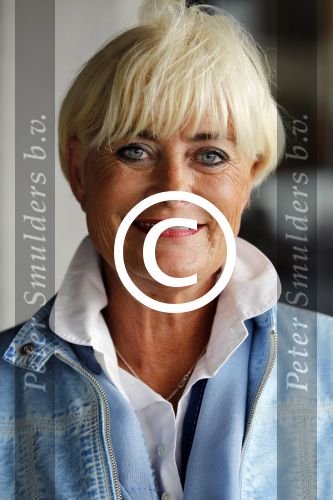 Muiden 11 jjuni 201Angela Groothuizen ontvangt prijs uit handen van Katja Schuurman voor haar inzet in mamacash. Vivian Boelen
Peter Smulders bv