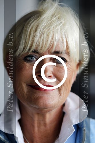 Muiden 11 jjuni 201Angela Groothuizen ontvangt prijs uit handen van Katja Schuurman voor haar inzet in mamacash. Vivian Boelen
Peter Smulders bv