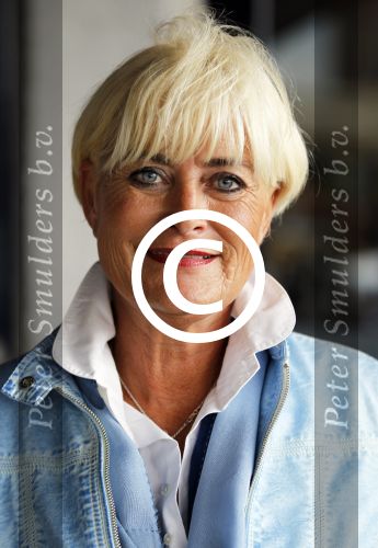 Muiden 11 jjuni 201Angela Groothuizen ontvangt prijs uit handen van Katja Schuurman voor haar inzet in mamacash. Vivian Boelen
Peter Smulders bv