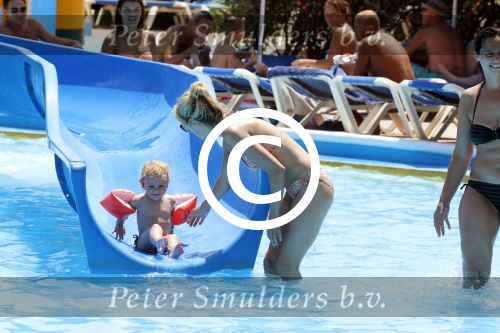Ibiza 30 juli 2012
Wendy v Dijk met Erland Galjaard Lizzy Sem Mik en haar moeder in het aquapark op ibiza.
Peter Smulders bv