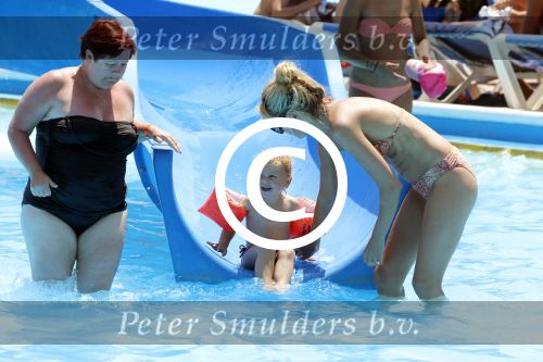 Ibiza 30 juli 2012
Wendy v Dijk met Erland Galjaard Lizzy Sem Mik en haar moeder in het aquapark op ibiza.
Peter Smulders bv