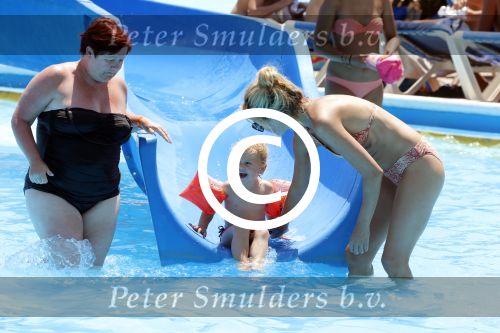 Ibiza 30 juli 2012
Wendy v Dijk met Erland Galjaard Lizzy Sem Mik en haar moeder in het aquapark op ibiza.
Peter Smulders bv