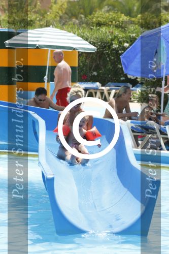 Ibiza 30 juli 2012
Wendy v Dijk met Erland Galjaard Lizzy Sem Mik en haar moeder in het aquapark op ibiza.
Peter Smulders bv