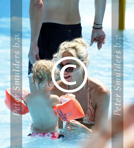 Ibiza 30 juli 2012
Wendy v Dijk met Erland Galjaard Lizzy Sem Mik en haar moeder in het aquapark op ibiza.
Peter Smulders bv