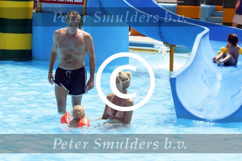 Ibiza 30 juli 2012
Wendy v Dijk met Erland Galjaard Lizzy Sem Mik en haar moeder in het aquapark op ibiza.
Peter Smulders bv