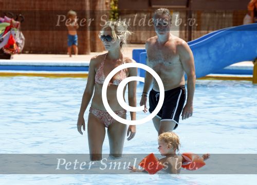 Ibiza 30 juli 2012
Wendy v Dijk met Erland Galjaard Lizzy Sem Mik en haar moeder in het aquapark op ibiza.
Peter Smulders bv