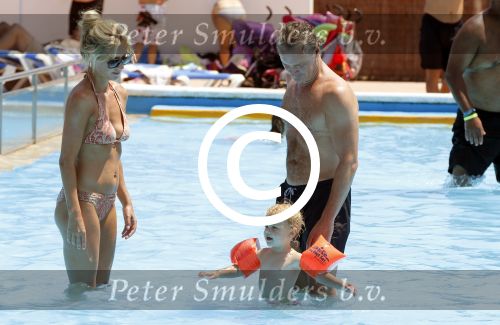 Ibiza 30 juli 2012
Wendy v Dijk met Erland Galjaard Lizzy Sem Mik en haar moeder in het aquapark op ibiza.
Peter Smulders bv