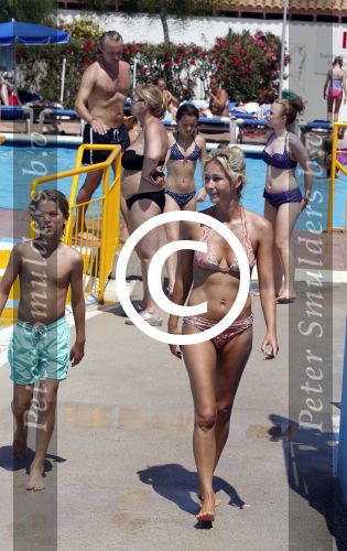Ibiza 30 juli 2012
Wendy v Dijk met Erland Galjaard Lizzy Sem Mik en haar moeder in het aquapark op ibiza.
Peter Smulders bv