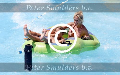 Ibiza 30 juli 2012
Wendy v Dijk met Erland Galjaard Lizzy Sem Mik en haar moeder in het aquapark op ibiza.
Peter Smulders bv