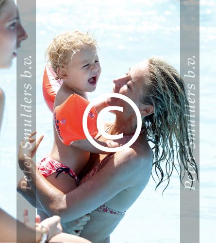 Ibiza 30 juli 2012
Wendy v Dijk met Erland Galjaard Lizzy Sem Mik en haar moeder in het aquapark op ibiza.
Peter Smulders bv