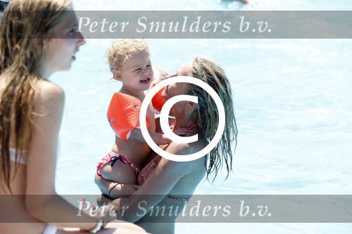 Ibiza 30 juli 2012
Wendy v Dijk met Erland Galjaard Lizzy Sem Mik en haar moeder in het aquapark op ibiza.
Peter Smulders bv