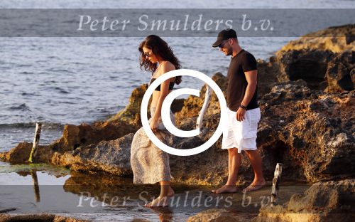 Ibiza 10 juli 2012
Wesley Sneijder en zijn vrouw Yolanthe Sneijder Cabau verliefd op ibiza genieten van de ondergaande zon.
Peter Smulders bv