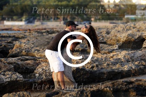 Ibiza 10 juli 2012
Wesley Sneijder en zijn vrouw Yolanthe Sneijder Cabau verliefd op ibiza genieten van de ondergaande zon.
Peter Smulders bv