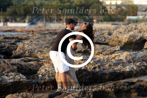 Ibiza 10 juli 2012
Wesley Sneijder en zijn vrouw Yolanthe Sneijder Cabau verliefd op ibiza genieten van de ondergaande zon.
Peter Smulders bv