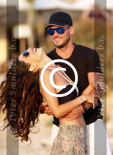 Ibiza 10 juli 2012
Wesley Sneijder en zijn vrouw Yolanthe Sneijder Cabau verliefd op ibiza genieten van de ondergaande zon.
Peter Smulders bv