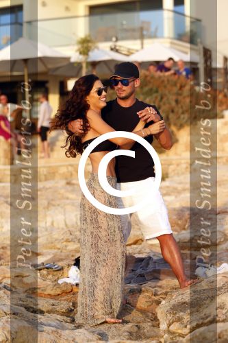 Ibiza 10 juli 2012
Wesley Sneijder en zijn vrouw Yolanthe Sneijder Cabau verliefd op ibiza genieten van de ondergaande zon.
Peter Smulders bv
