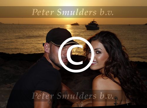 Ibiza 10 juli 2012
Wesley Sneijder en zijn vrouw Yolanthe Sneijder Cabau verliefd op ibiza genieten van de ondergaande zon.
Peter Smulders bv