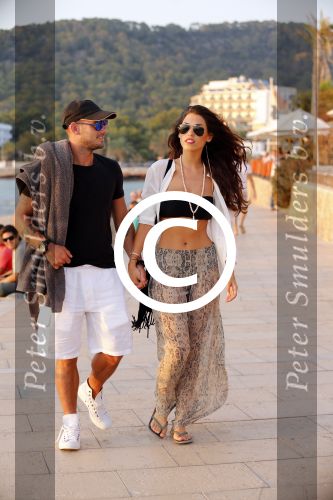 Ibiza 10 juli 2012
Wesley Sneijder en zijn vrouw Yolanthe Sneijder Cabau verliefd op ibiza genieten van de ondergaande zon.
Peter Smulders bv