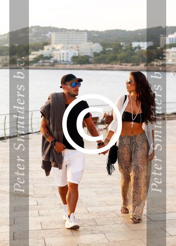 Ibiza 10 juli 2012
Wesley Sneijder en zijn vrouw Yolanthe Sneijder Cabau verliefd op ibiza genieten van de ondergaande zon.
Peter Smulders bv