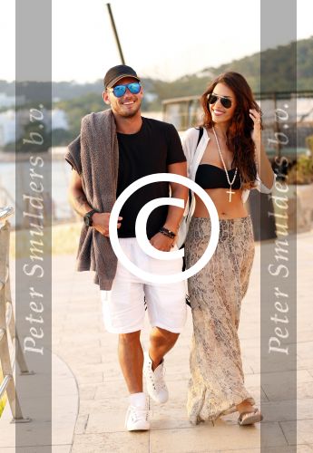 Ibiza 10 juli 2012
Wesley Sneijder en zijn vrouw Yolanthe Sneijder Cabau verliefd op ibiza genieten van de ondergaande zon.
Peter Smulders bv