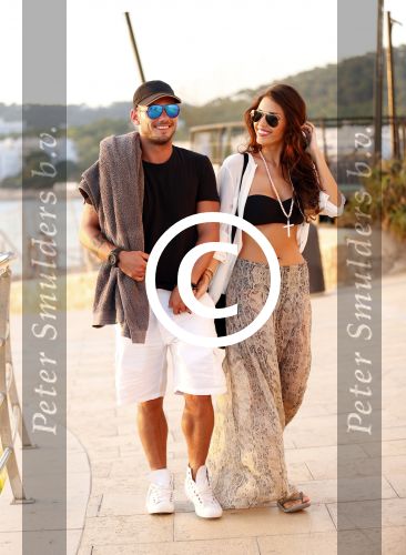 Ibiza 10 juli 2012
Wesley Sneijder en zijn vrouw Yolanthe Sneijder Cabau verliefd op ibiza genieten van de ondergaande zon.
Peter Smulders bv